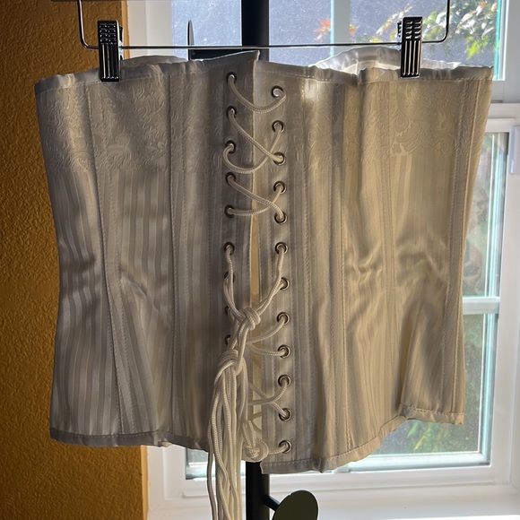Bustier White Size 30 $200 NWT - Picture 5 of 10